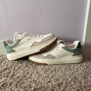 Universal Thread (Target) Sneakers
